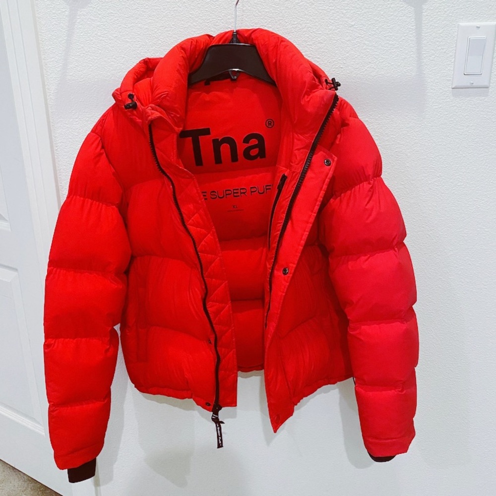 Aritzia Tna The Super Puff ❤️